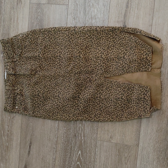 Zara xsmall cheetah print denim midi skirt used great condition - Picture 2 of 9